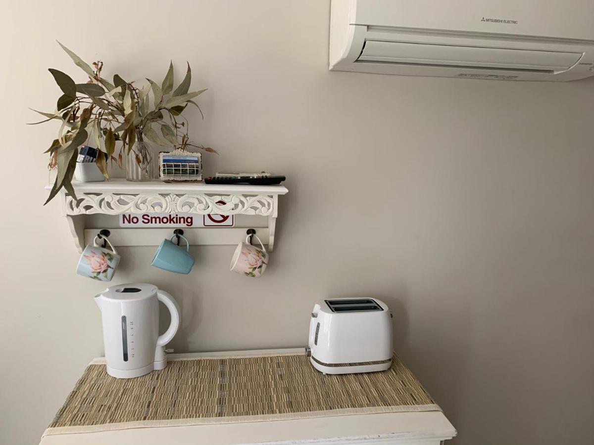 Churchill'S B&B Twin Spa Getaway Studio Swansea Bagian luar foto