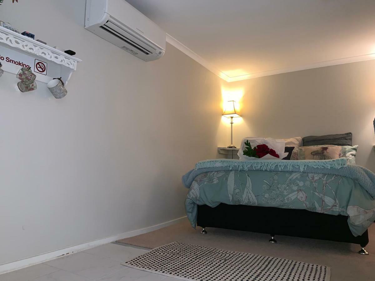 Churchill'S B&B Twin Spa Getaway Studio Swansea Bagian luar foto