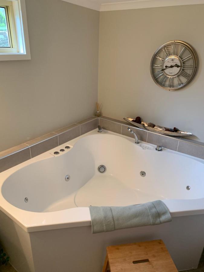 Churchill'S B&B Twin Spa Getaway Studio Swansea Bagian luar foto