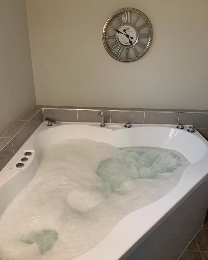 Churchill'S B&B Twin Spa Getaway Studio Swansea Bagian luar foto